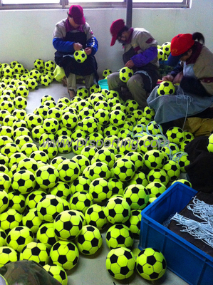 9.5'' inflatable Big rubber promotional Tennis Ball supplier